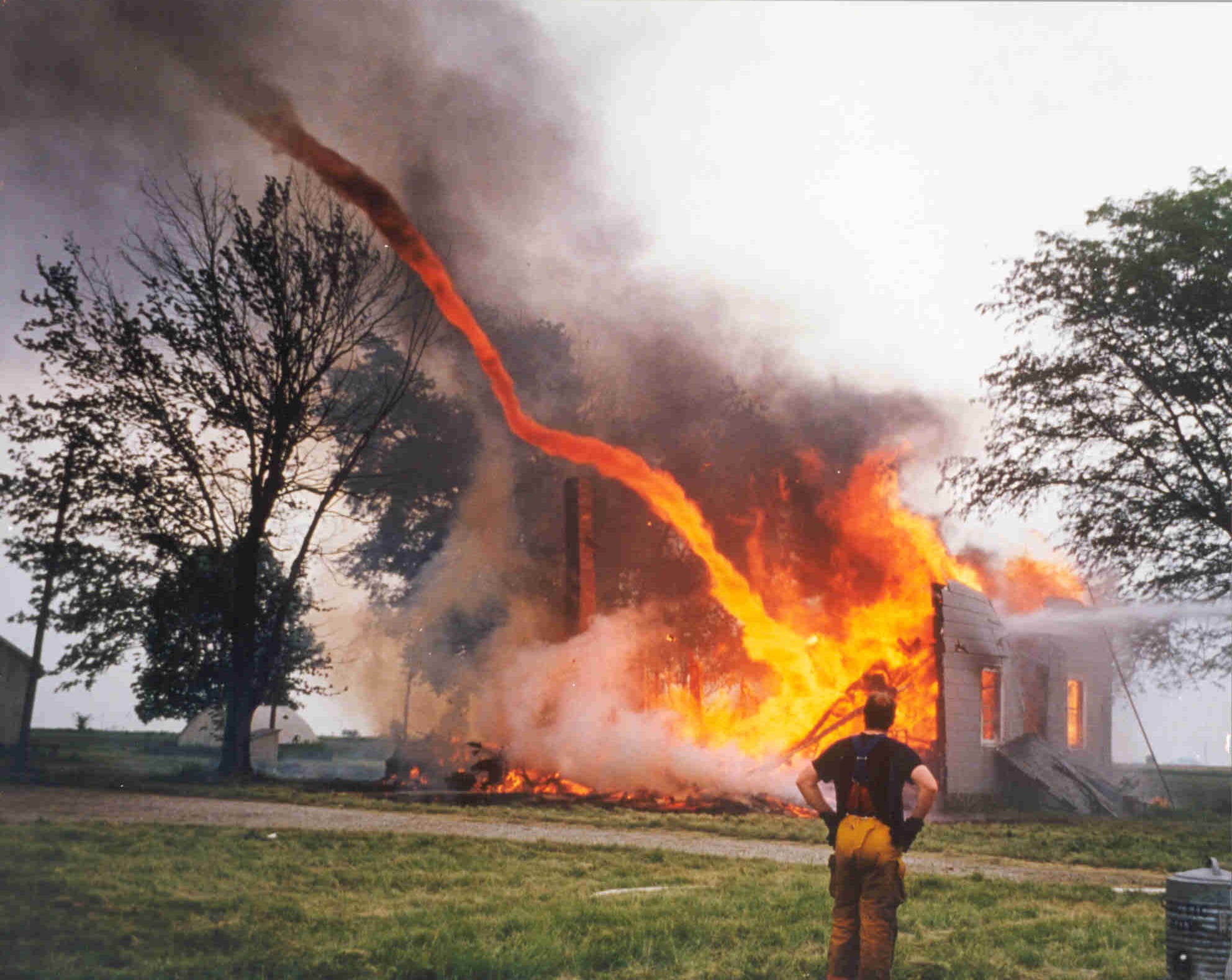 fire-tornado1.jpg